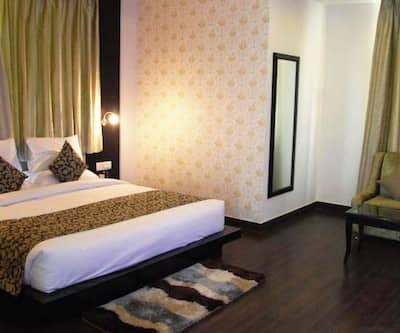 https://imgcld.yatra.com/ytimages/image/upload/t_hotel_yatra_city_desktop/v1434444836/Domestic Hotels/Hotels_Kashipur/Anand Castle/ROOM.jpg